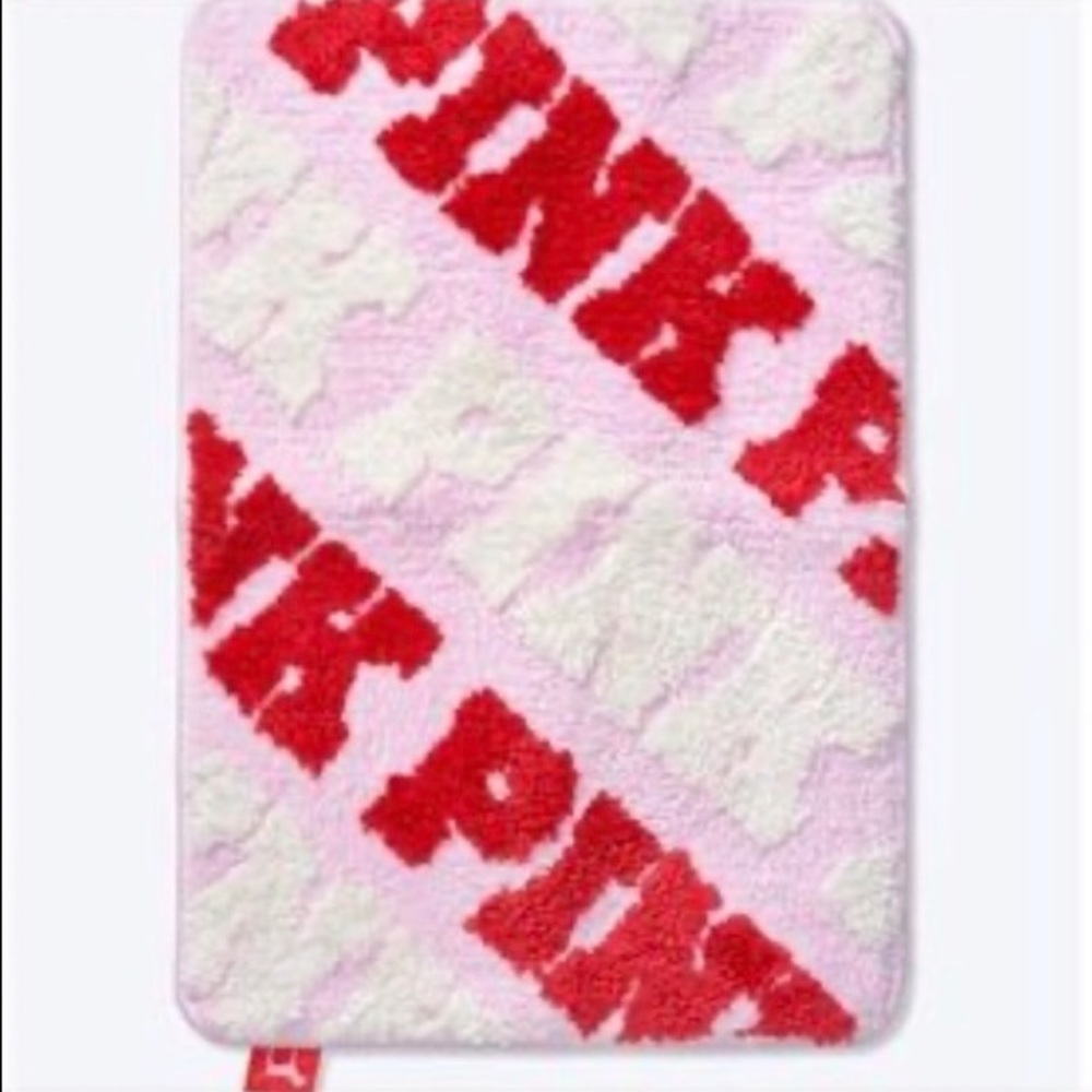 ❣️❣️NWT HOLIDAY 2020 BATHMAT❣️❣️